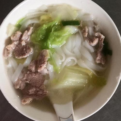 早餐:瘦肉河粉汤.