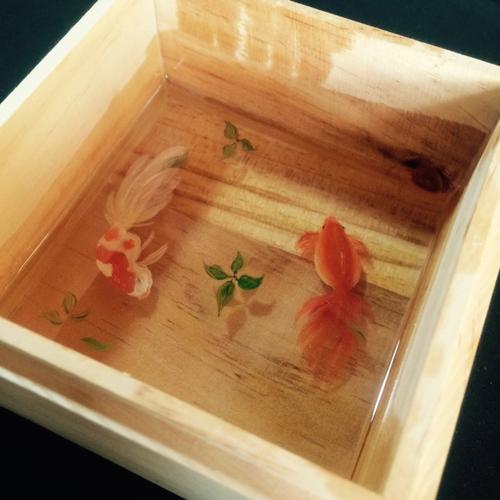 工具:毛笔或者尼龙笔,丙烯颜料,水晶滴胶,容器,流平剂.