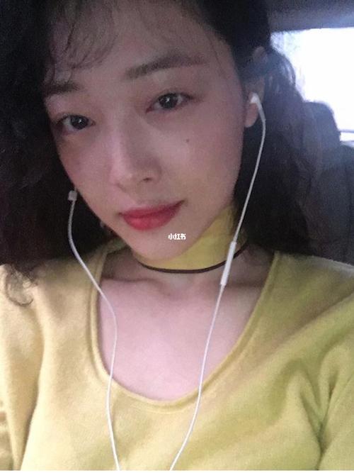 雪莉和她的奇奇怪怪的小丝巾们_丝巾_雪莉_穿搭_崔雪莉_娱乐_明星娱乐