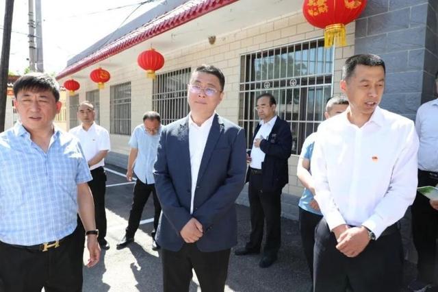 阳曲县县长李京京在黄寨镇调研乡村振兴工作
