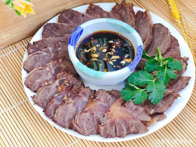 这样做酱牛肉吃1斤都不胖,酱香浓郁,2