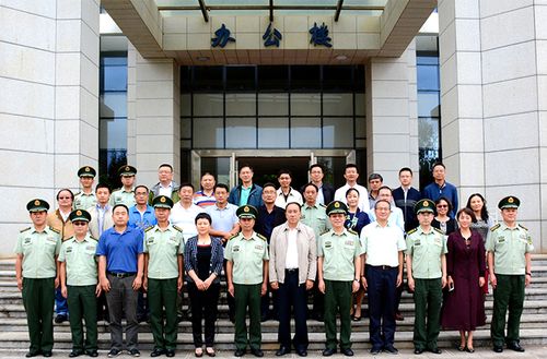 新闻中心 学校要闻    武警边防部队士官学校政委金尚文大校在会上