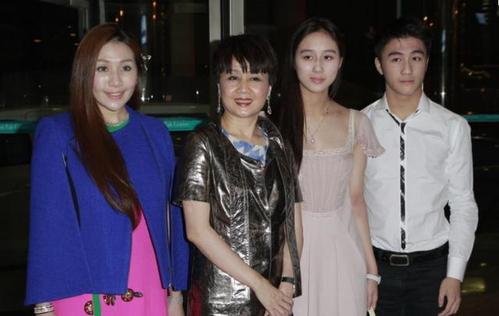 96岁千亿赌王何鸿燊10个女儿都是高学历高颜值,只有一位出奇的丑