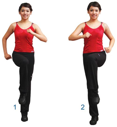 一  组合a 动作要领 1. 预备:右脚起动,原地踏步,双手摆动(图1,图2).