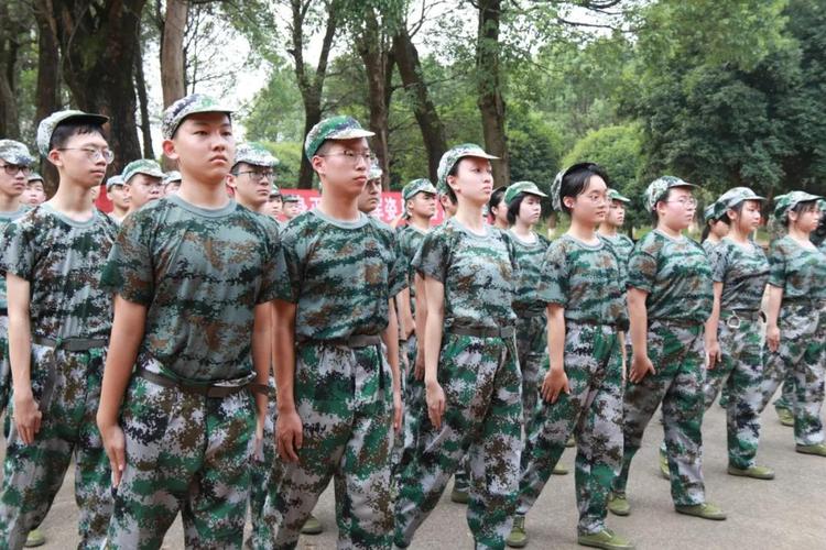 又飒又帅,直击常德市一中学生军训现场(组图)