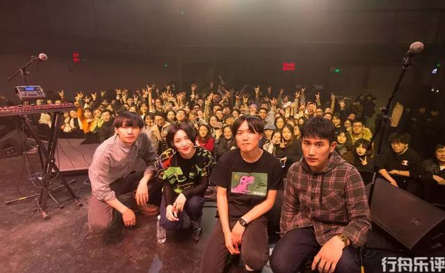 行舟乐评南京四人英伦风肆囍乐队流淌着青春却不想太流行