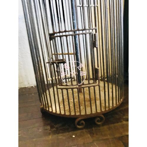 复古黑色锻铁鹦鹉鸟笼 宠物医院动物收养中心 圆柱金属笼子带门