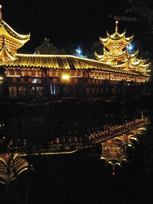 温泉接待中心夜景.