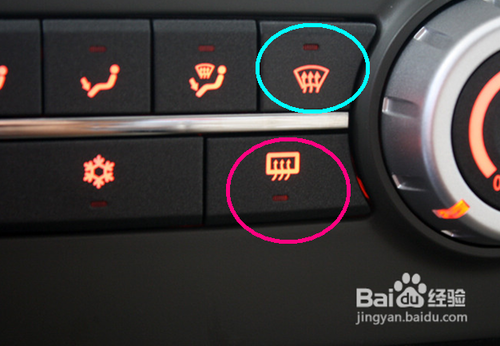 绿色圆圈里的开关是前挡风玻璃除雾除霜按键;红色圆圈里的开关是汽车