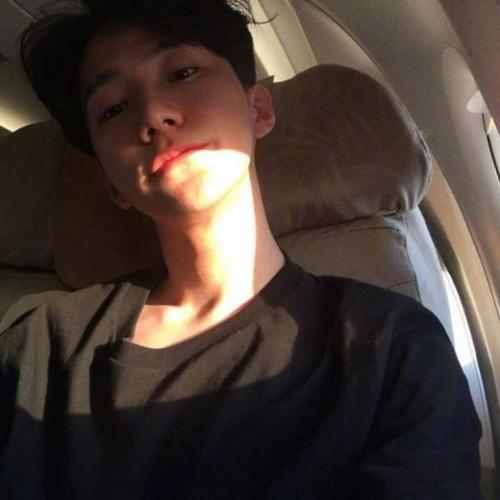 成熟阳光帅气微信男生头像