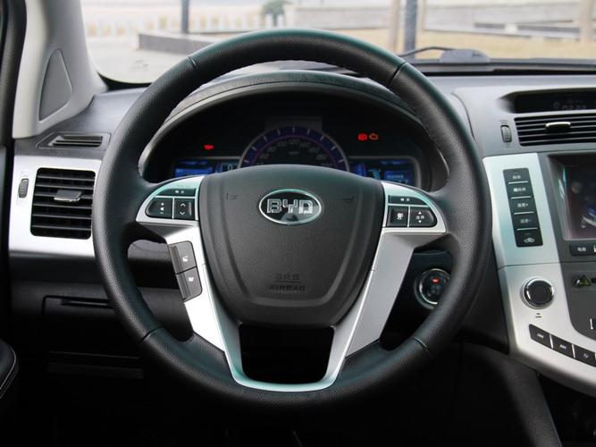 比亚迪 比亚迪s6 2013款 白金版 2.4l 手动尊贵型