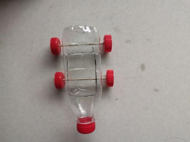 金炫丞科学牛小制作——塑料瓶小车和冰棍小车