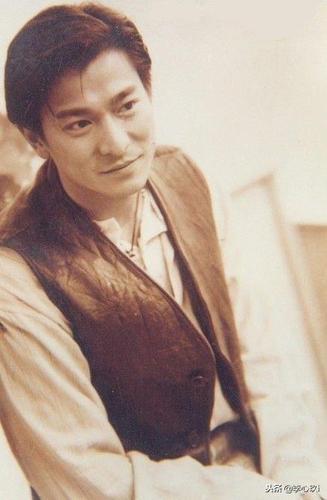 57的刘德华你可见过他年轻时候的模样?网友:从头帅到脚!