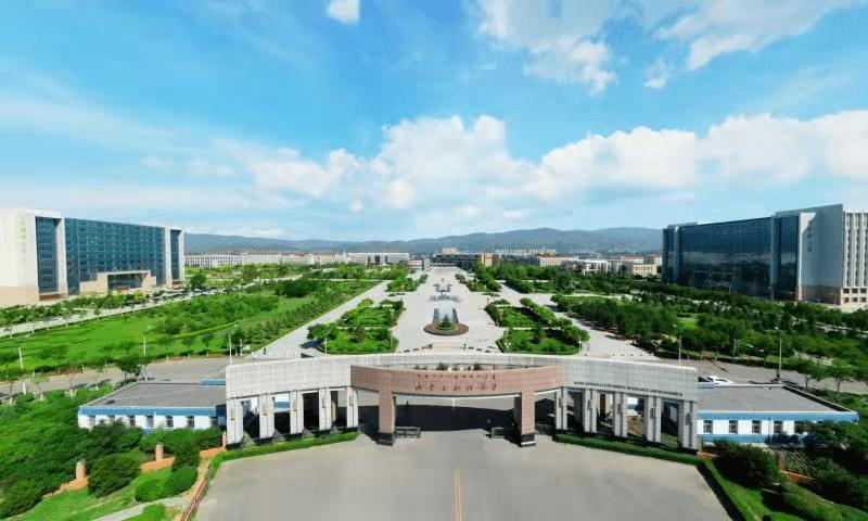 歌声嘹亮!内蒙古财经大学唱响《灯火里的中国》@通辽职业学院 来一个!