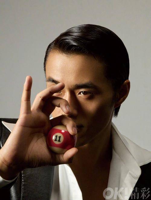 赵磊《ok! men》封面人物,复古油头造型,冷峻的男模气质