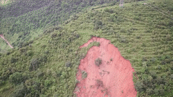 紧急!强降雨致富宁阿用乡山体滑坡形成堰塞湖