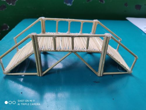 巧做牙签桥,创意无限妙一一延小四(4)班实践活动