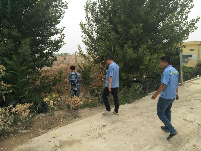 6月21日泗水县县委常委,人武部政委毛寅带机关工作人员,到部分镇街