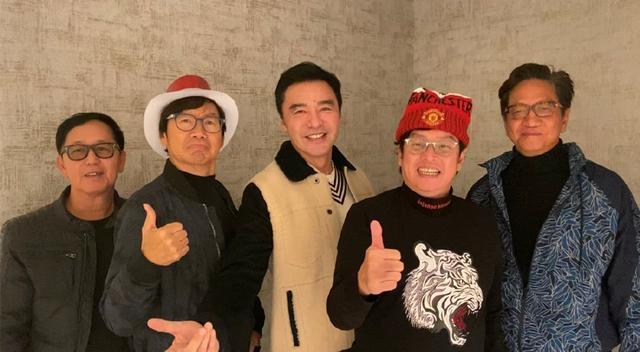 温拿乐队大合照,40 年从未换过队员,大半生的朋友很难