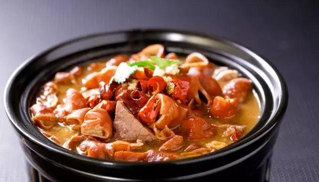  p>沙锅炖吊子是山东省的传统名菜,属于鲁菜系.