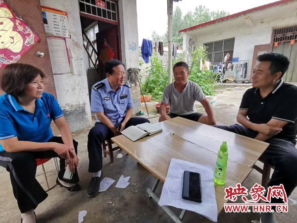 大走访故事多平舆县公安局长卞凤禄走进百姓家