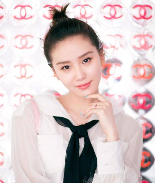 影视明星刘诗诗写真特辑:秀丽端庄,气质优雅