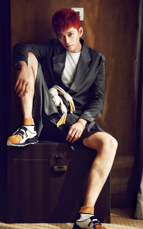 刘帅良日系休闲混搭尽显潮帅大片风范