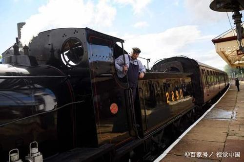 重返旧时光?英国蒸汽火车恢复运营