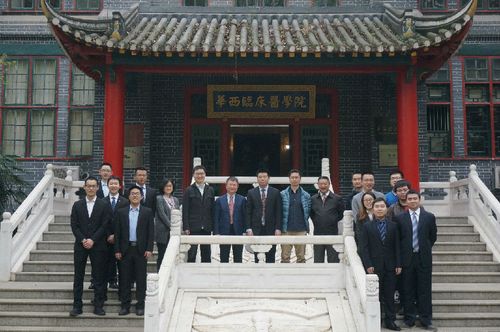 在胡建昆教授的带领下,要求团队成员在临床工作中做到一丝不苟,脚踏实