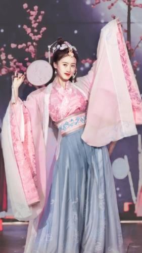 袁冰妍#袁冰妍古装貂蝉造型曝光,国色天香.顺便祝,一