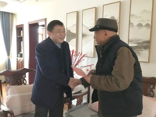 荆州区"四大家"领导节前集中走访慰问老干部