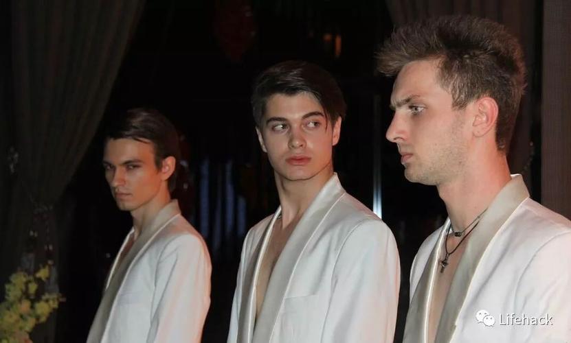 上海白马会所的男模们,你们把肌肉好好练练!