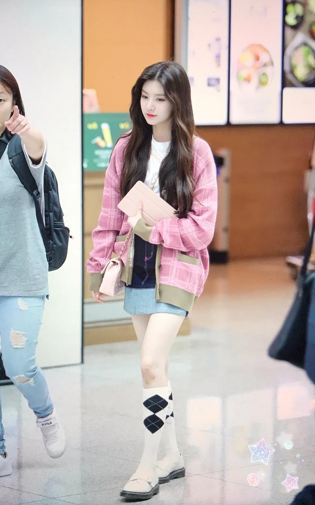 乐华新人王怡人不仅颜值赛高韩网热议初恋女友穿搭也极美