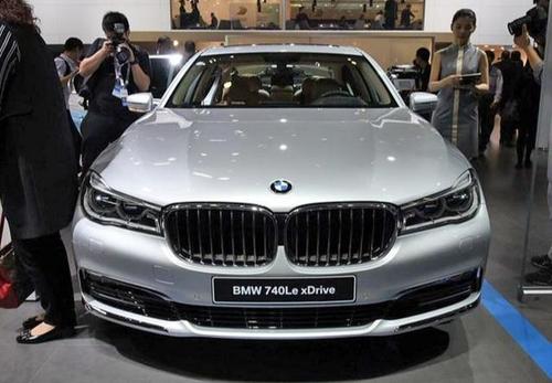 2022款宝马7系预告图曝光分体大灯大嘴格栅增加混动引擎