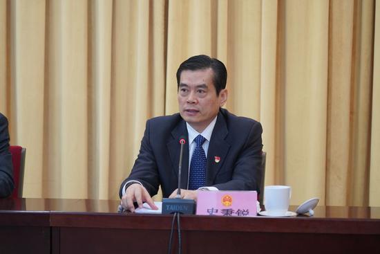 史秉锐说,下一步,紧盯剩余的这52个贫困村和35万的剩余贫困人口,通过