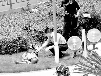 窗户清洁工不慎坠楼身亡(图)