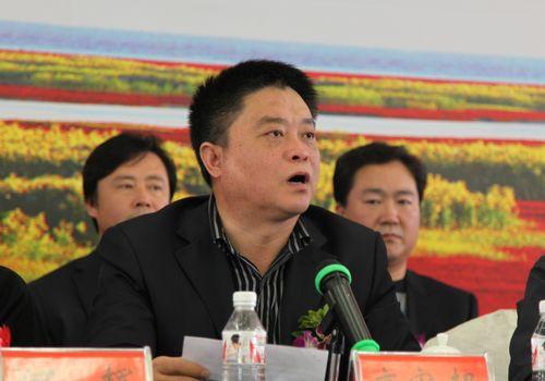 会后,何辉校长一行在辽宁鼎信实业集团董事长,锻851班李大刚的