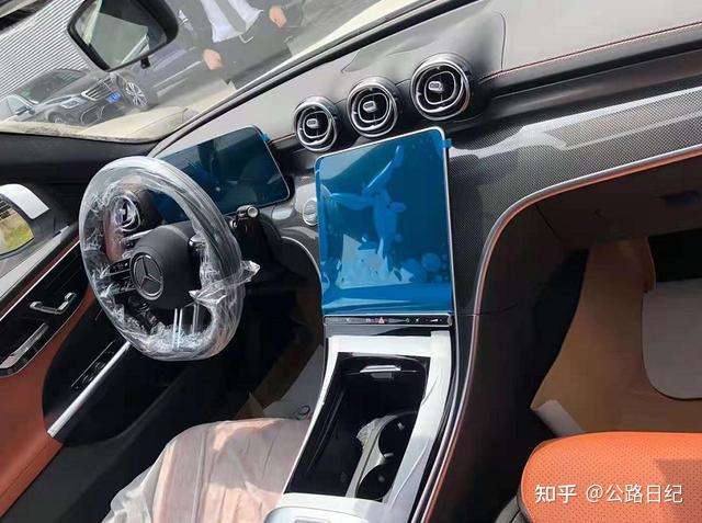 新一代奔驰c级到店实拍,外观内饰均向奔驰s级看齐,8月27日上市