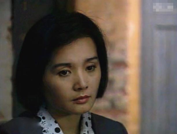 曾是千金小姐,大三开始演戏,三十一岁拿视后,嫁初恋恩爱38年