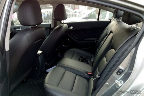 起亚k3后排全景