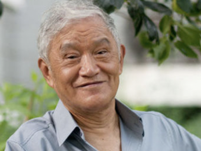 让陈道明弯腰的牛犇:6岁成孤儿,演74年配角,家中两套房却住养老院