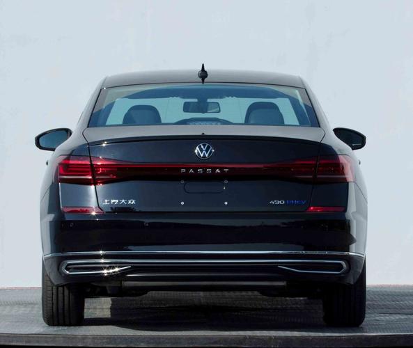综合油耗1.4l 曝新款大众帕萨特插电混动版实车