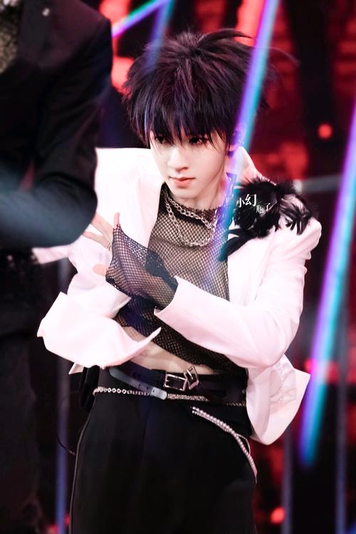 贺峻霖 | 时代少年团五月粉丝见面会实况(上火2)舞台饭拍高清壁纸合集