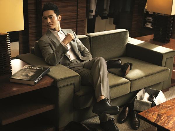 黄晓明身着ermenegildo zegna西装,衬衫与皮鞋的正装造型