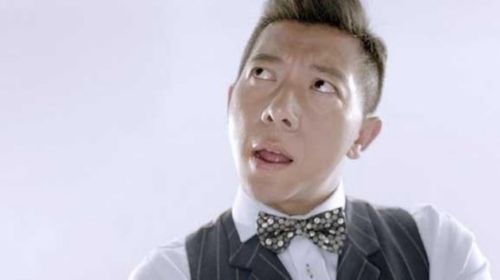 羽泉无声视频被赞 魔性表情演绎借钱有借有还再借不难