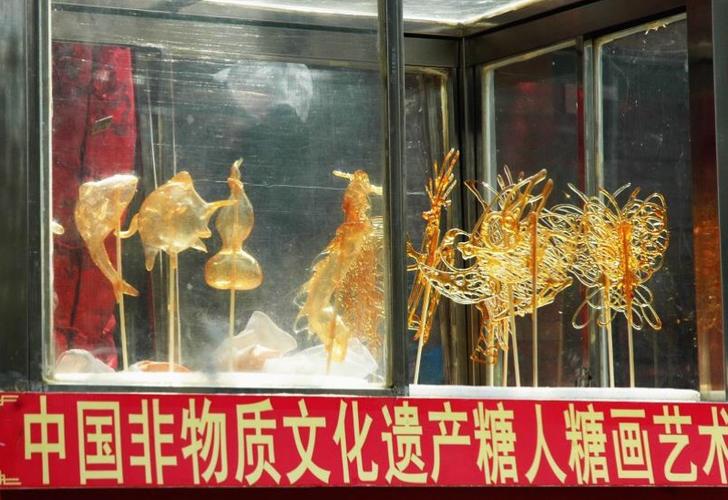 一门古老的民间技艺一一吹糖人 ,糖画.