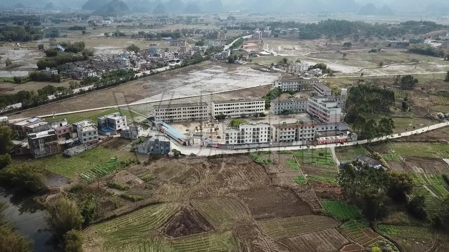 钟山县回龙镇回龙中学回龙中学航拍贺州乡镇_1920x1080_高清视频素材