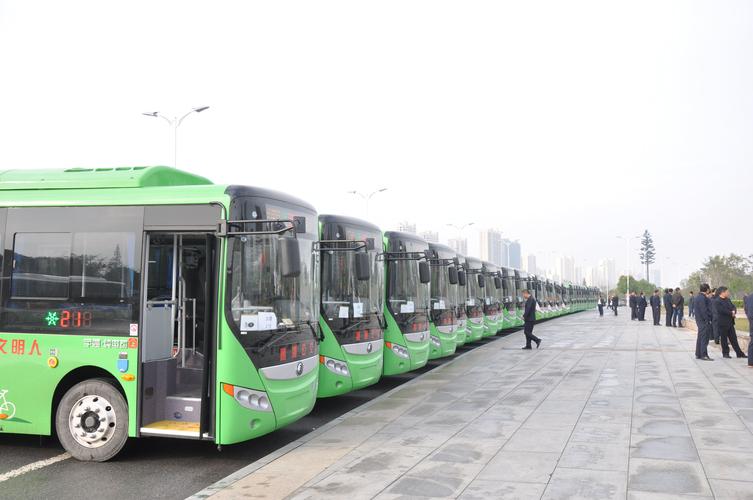 随着城市公交客运服务范围不断扩大,服务水平不断提升,鹰潭市公交公司