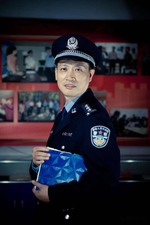 社区民警刘安从警34年社区平安的守护神