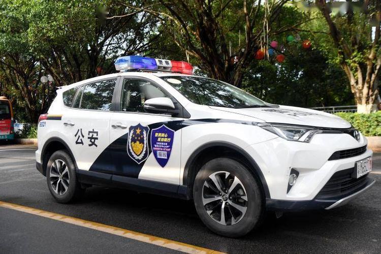 广东梅州五华公安100多辆警车化身"反诈宣传员" (组图)